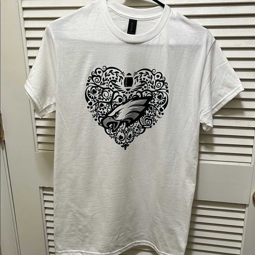 Women’s Philadelphia Eagles White Graphic T-Shirt
